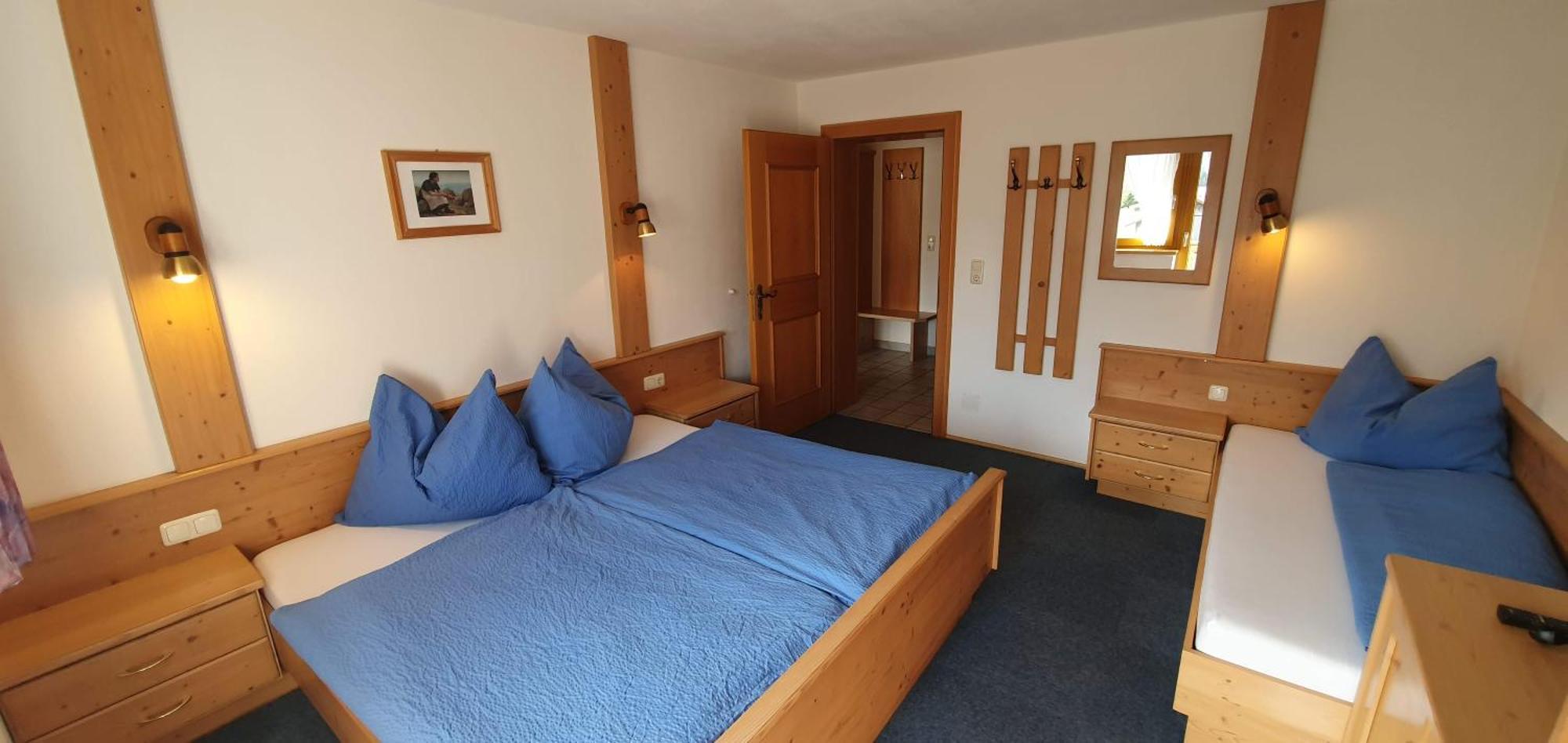 Pension Appartements Via Claudia Lermoos Rum bild