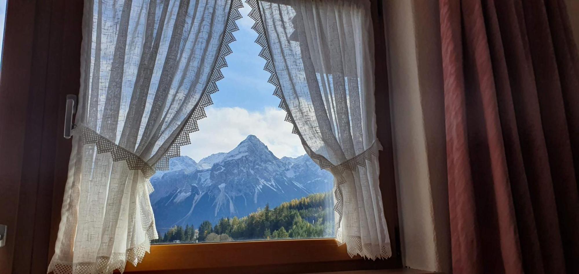 Pension Appartements Via Claudia Lermoos Rum bild