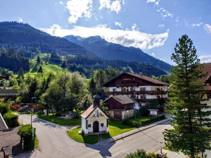 Pension Appartements Via Claudia Lermoos Rum bild