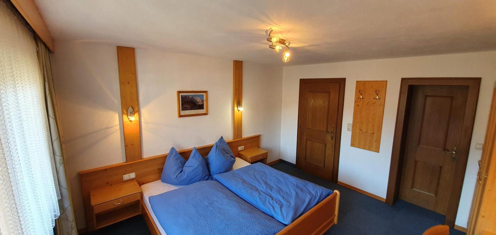 Pension Appartements Via Claudia Lermoos Rum bild
